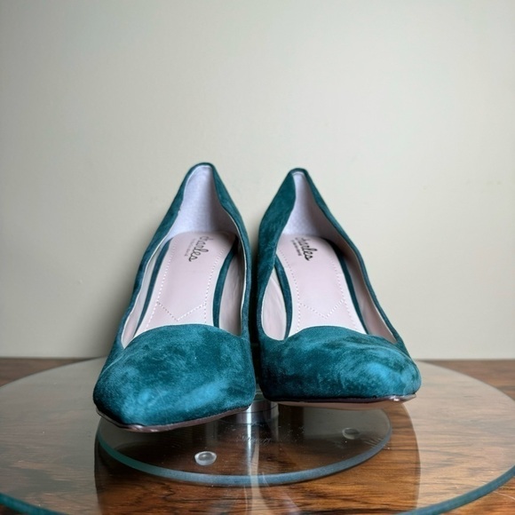 Charles By Charles David Incredibly Pump - green forest suede - size 7.5 - Picture 5 of 13
